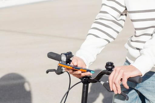 自転車「ながら運転」・酒気帯びに罰則　改正法1日施行
