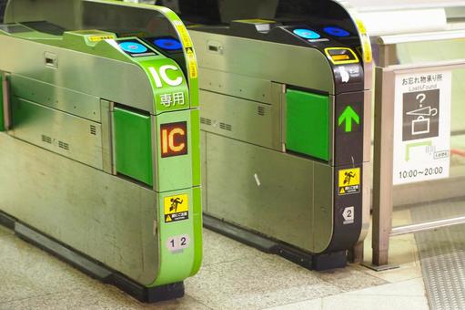 【画像】改札からホームまで10分以上かかる電車の駅がとんでもない