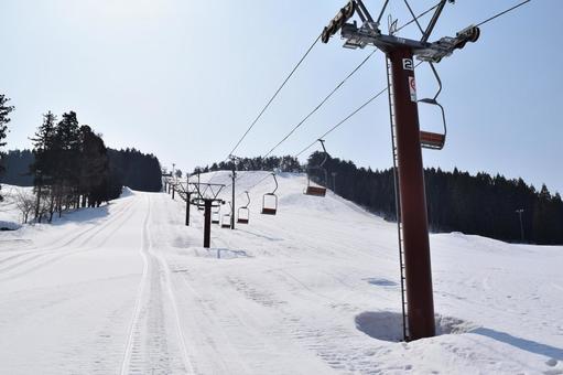 【悲報】スキー場の便乗値上げ、ヤバすぎる