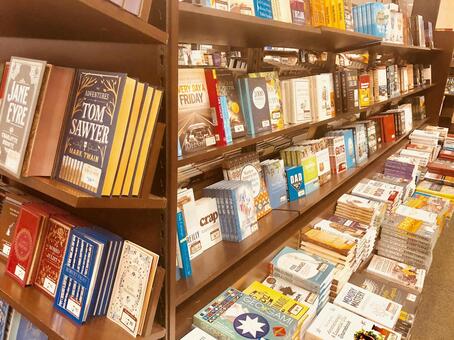 【悲報】日本国民の8割「本屋には行かないけど税金使って助けてあげようよ」