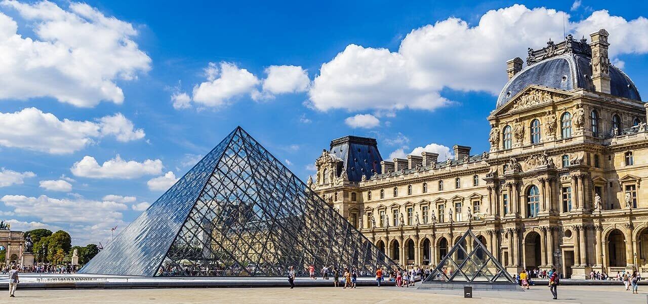 フランス  ルーブル美術館で爆弾騒ぎ、ベルサイユ宮殿も