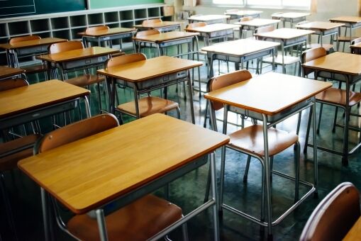【悲報】「早生まれ」と「遅生まれ」有利・不利ある？　統計学的には「学力」「将来の年収」に明らかな差が…