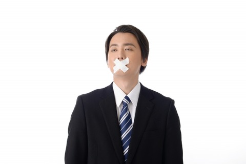 【悲報】スナックで下ネタを言った長崎県警の警部、書類送検！www