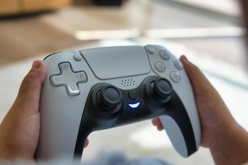 【悲報】親「え待って。12万円のゲーム機って何？子どもに買ってあげられないんですけど！」