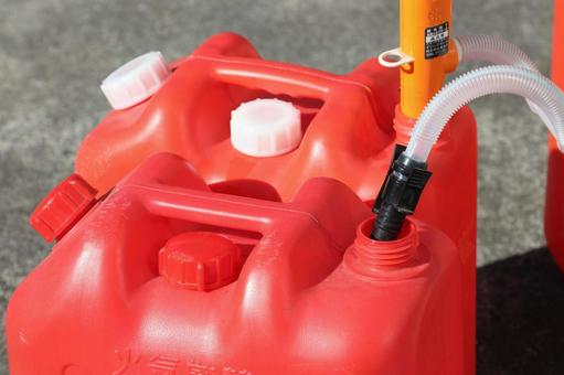 ガソリンが混入した灯油を3246リットル販売 。使用すると火災の恐れ。