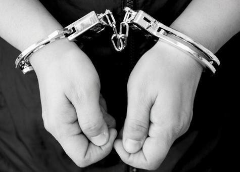 モペットで重傷事故、男子大学生逮捕　無免許危険運転容疑　全治不明の急性硬膜下血腫を負わせる