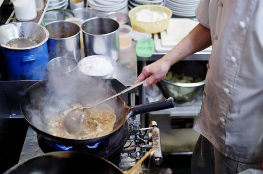 「ネズミがギョーザを食べている」…１４３年伝統の中国点心食堂で衝撃動画