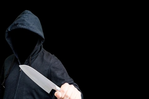 【朗報】高齢者、闇バイト強盗対策として竹槍で武装開始  [902666507]