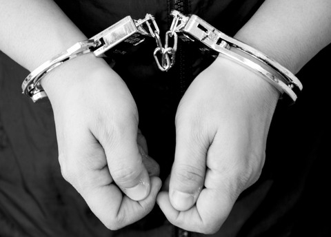 元ボクシング世界王者の薬師寺保栄容疑者を現行犯逮捕　20代女性を物干しざおで殴った疑い