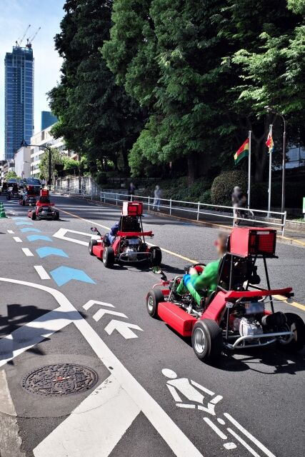 【悲報】公道カート業者、ついに一線を超える！　無免許の外人に貸し出す