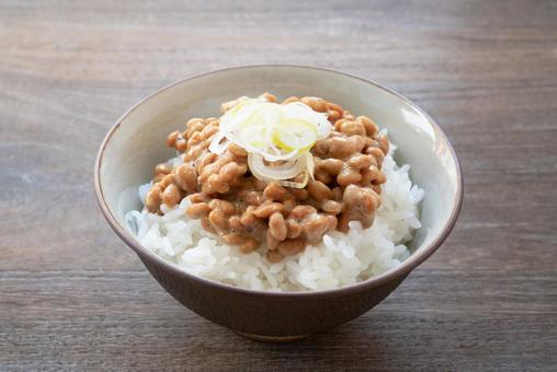 「天才的な納豆ごはん」が爆誕！？ 意外な食べ方に「この発想はなかった」