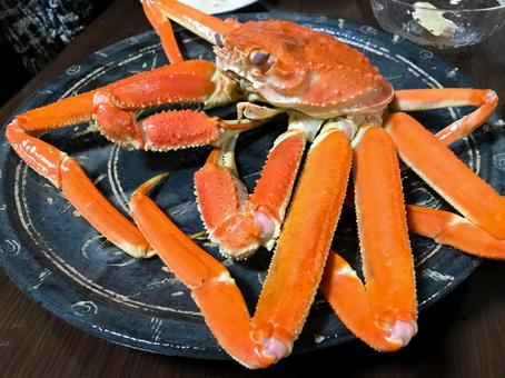 【朗報】偽物ズワイガニ、一匹150円とかいうバカみたいな値段で市場をぶっ壊すwww