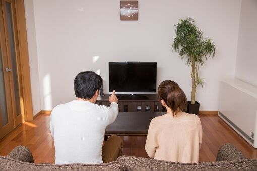 【画像】夢グループの1万円の大迫力テレビが凄い！！！！