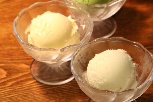 【朗報】廃プラスチックが原料のバニラエッセンスを発明！美味しそうなバニラアイスクリームが出来上がるｗｗｗｗｗｗｗｗｗｗｗ
