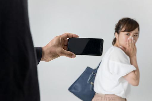 【速報】「盗撮マスター」「S級盗撮魔」を名乗る男を逮捕　女性のスカート内を盗撮