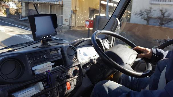 【動画】トラックの運ちゃん、超絶技巧運転を披露してしまう