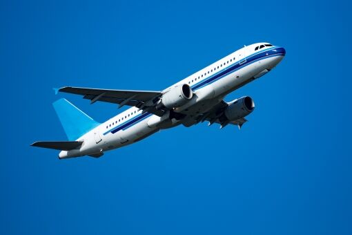 外国で飛行機が墜ちました