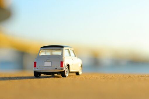 マイカー、10年乗る人と5年おきに買い替える人、どちらが経済的にお得なのか比較検証！