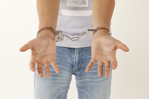【悲報】"未成年の少女"と性行為をした"未成年の少年"、逮捕される