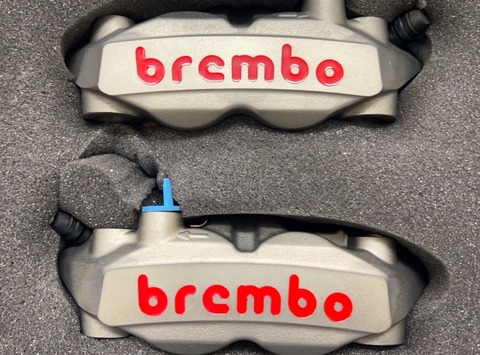 CBR1000RR SC57 フロントキャリパー交換 Brembo Mｰ4 : 磯子岸壁夜遊び