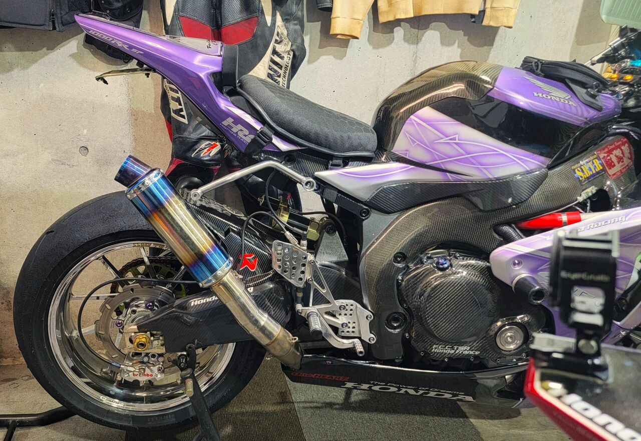 CBR1000RR SC57 サイド出し サイレンサーあれこれ : 磯子岸壁夜遊び
