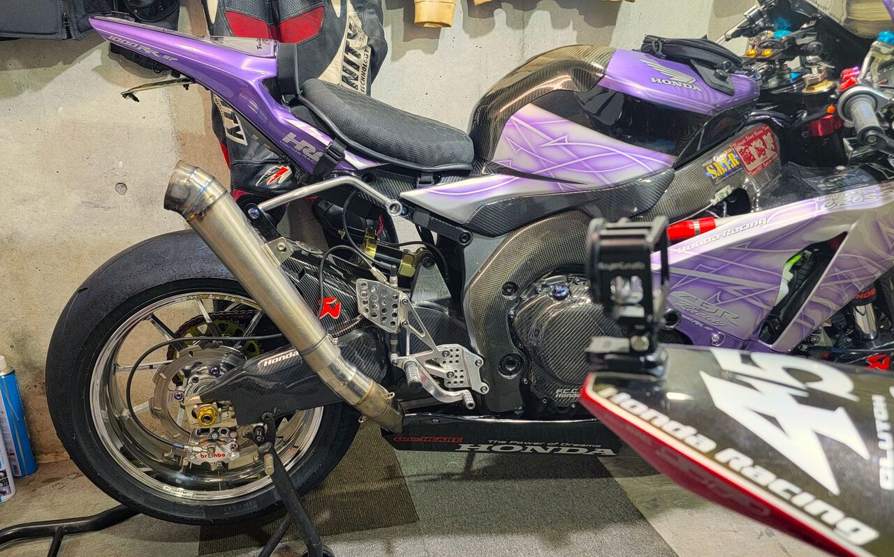 CBR1000RR SC57 サイド出し サイレンサーあれこれ : 磯子岸壁夜遊び