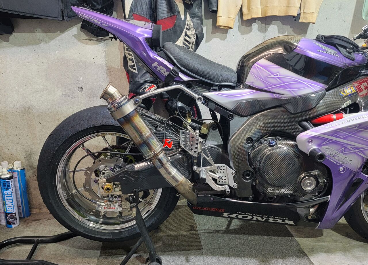 CBR1000RR SC57 サイド出し サイレンサーあれこれ : 磯子岸壁夜遊び
