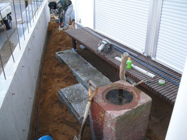 蔵の土台石 地球に足跡を 蔵の土台石 地球に足跡を