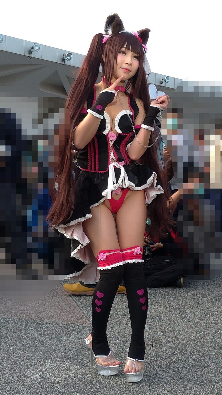 露出狂コスプレイヤー　裸で身売り 