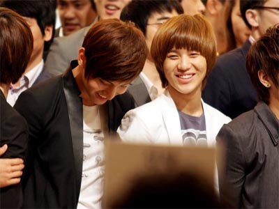 マネージャー結婚式に参加した東方神起ユノ ユンホとチェガン チャンミン Korea2msのblog マネージャー結婚式に参加した東方神起ユノ ユンホとチェガン チャンミン Korea2msのblog