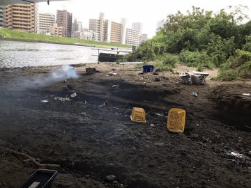 多摩川の六郷橋でdqn集団がbbq後片付けせずにコンロ投棄し掃除した人がtwitterでぶち切れ これキチ速報
