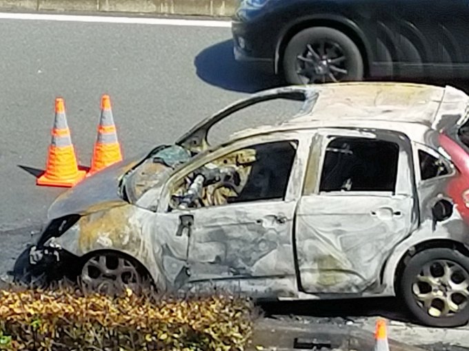 幕張イオンで車シトロエンのc3炎上 現場動画 画像で出火原因は車両の故障 これキチ速報 幕張イオンで車シトロエンのc3炎上 現場動画 画像で出火原因は車両の故障 これキチ速報