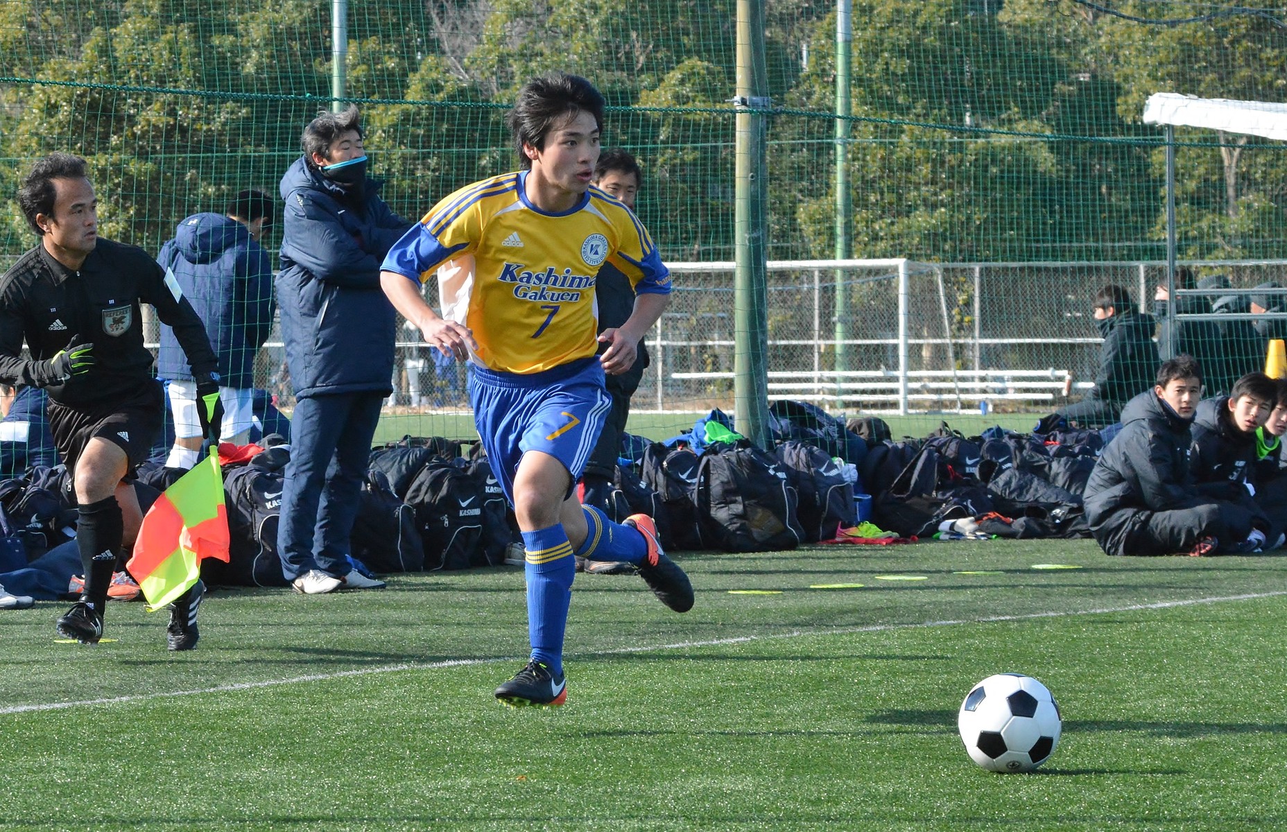 1月21日 土 に行われた 茨城県高校サッカー新人大会 準決勝 Vs 鹿島高校 の写真をwebアルバムにアップしました 鹿島学園サッカー部父母会公認ブログ Pride Of Yellow Blue