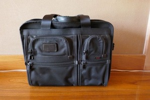 TUMI 22807D2E ボディバッグ ブラック+researchafricapublications.com