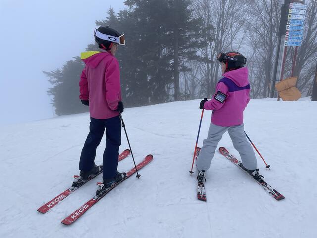 兄妹のスキー道具は2セットで完結 子どものスキー用品の考え方 