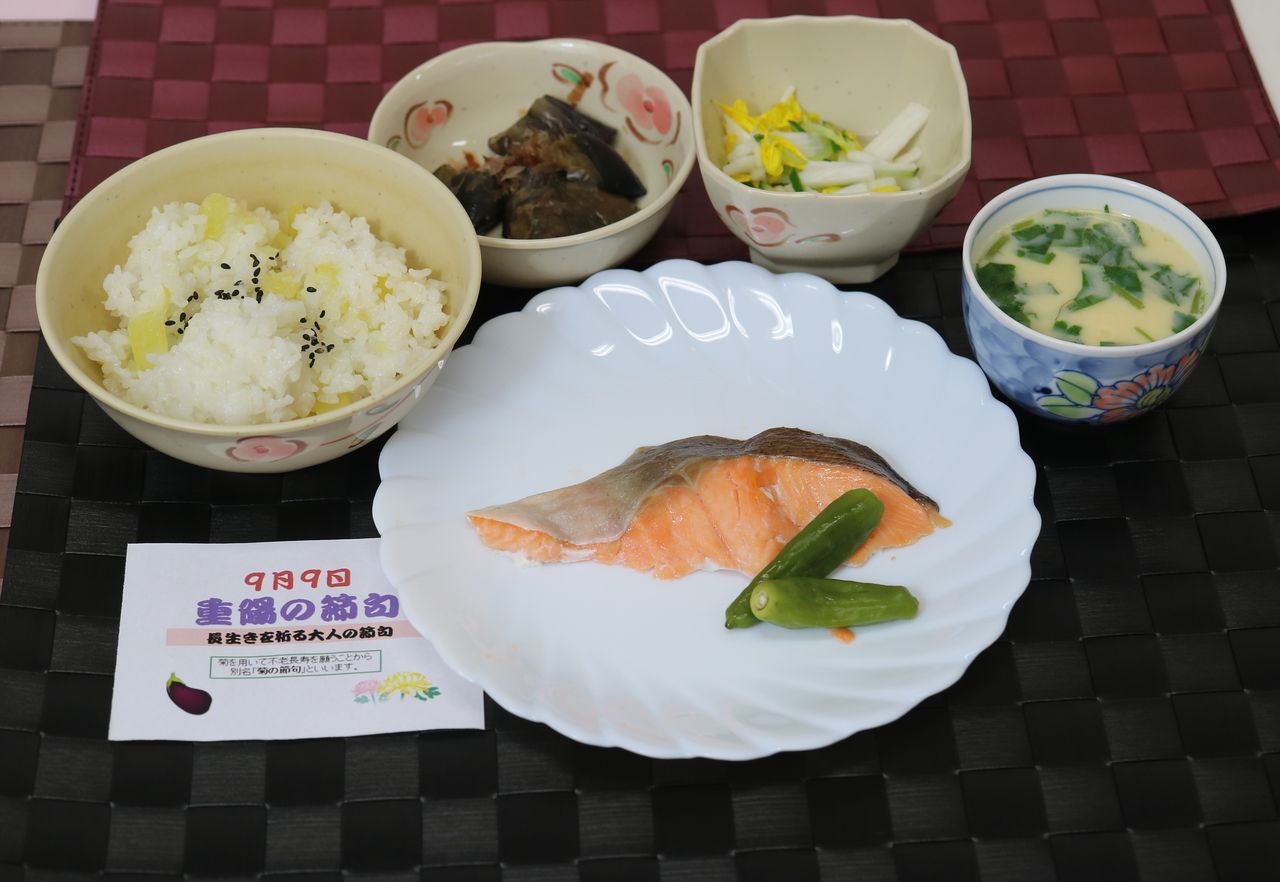 鮭の塩焼き 特別養護老人ホームみなと弘済園 献立紹介