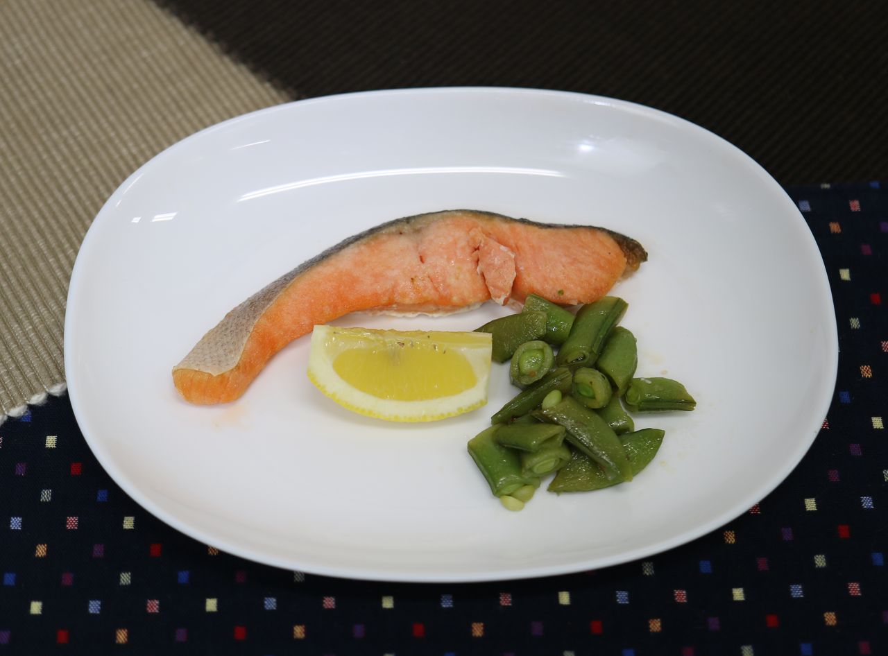 鮭のムニエル 弘済院第1特養 献立紹介