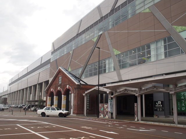 白馬 花のトライアングルルート 蓮華温泉 雪倉岳 朝日岳 分け入っても分け入っても白き山