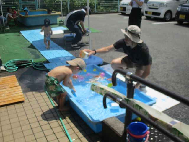 夏 イクメンサタデイ パパと水遊び 丸の内子育て支援センターフレンズ 夏 イクメンサタデイ パパと水遊び 丸の内子育て支援センターフレンズ