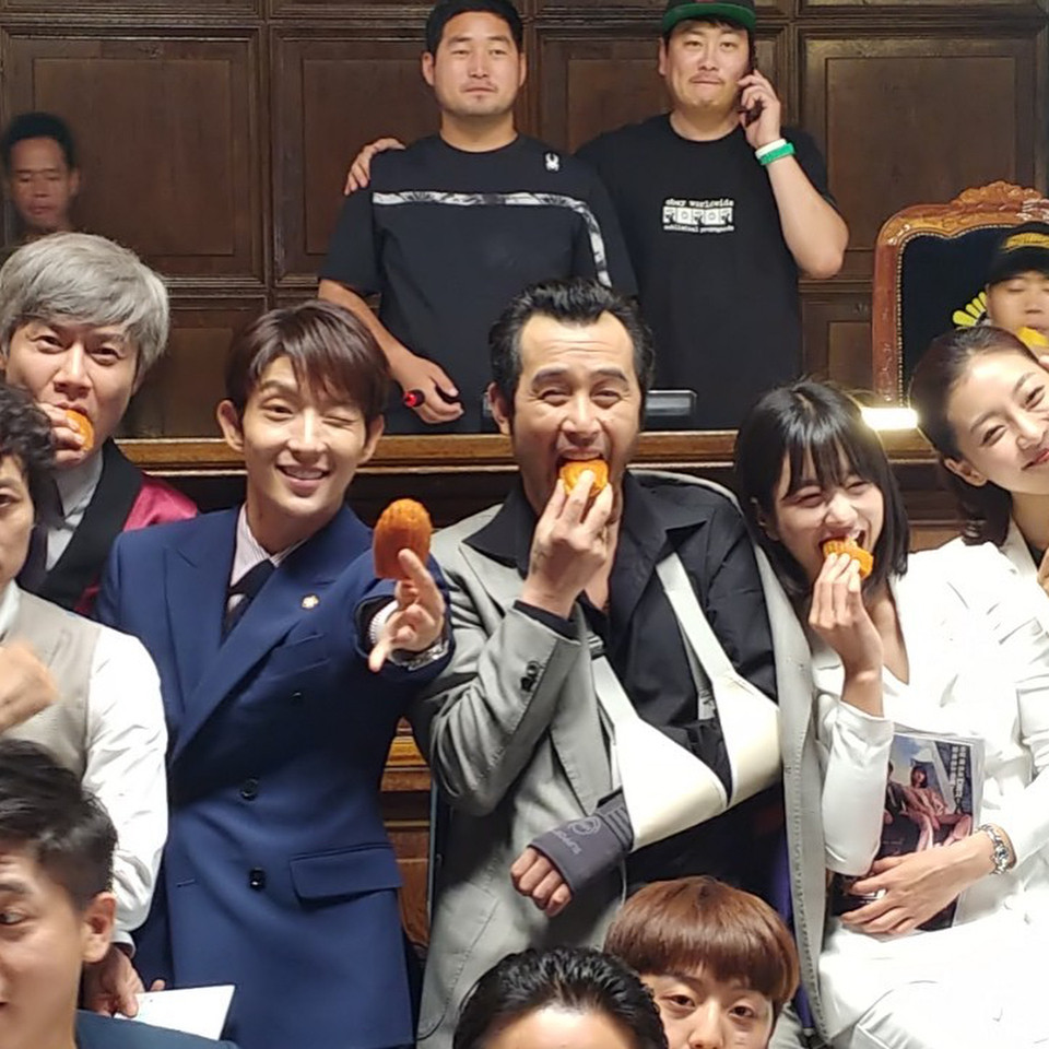 カン ジュウン Instagram パン団体で食べる姿認証写真 ウリ イ ジュンギさんの日常 カン ジュウン Instagram パン団体で食べる姿認証写真 ウリ イ ジュンギさんの日常