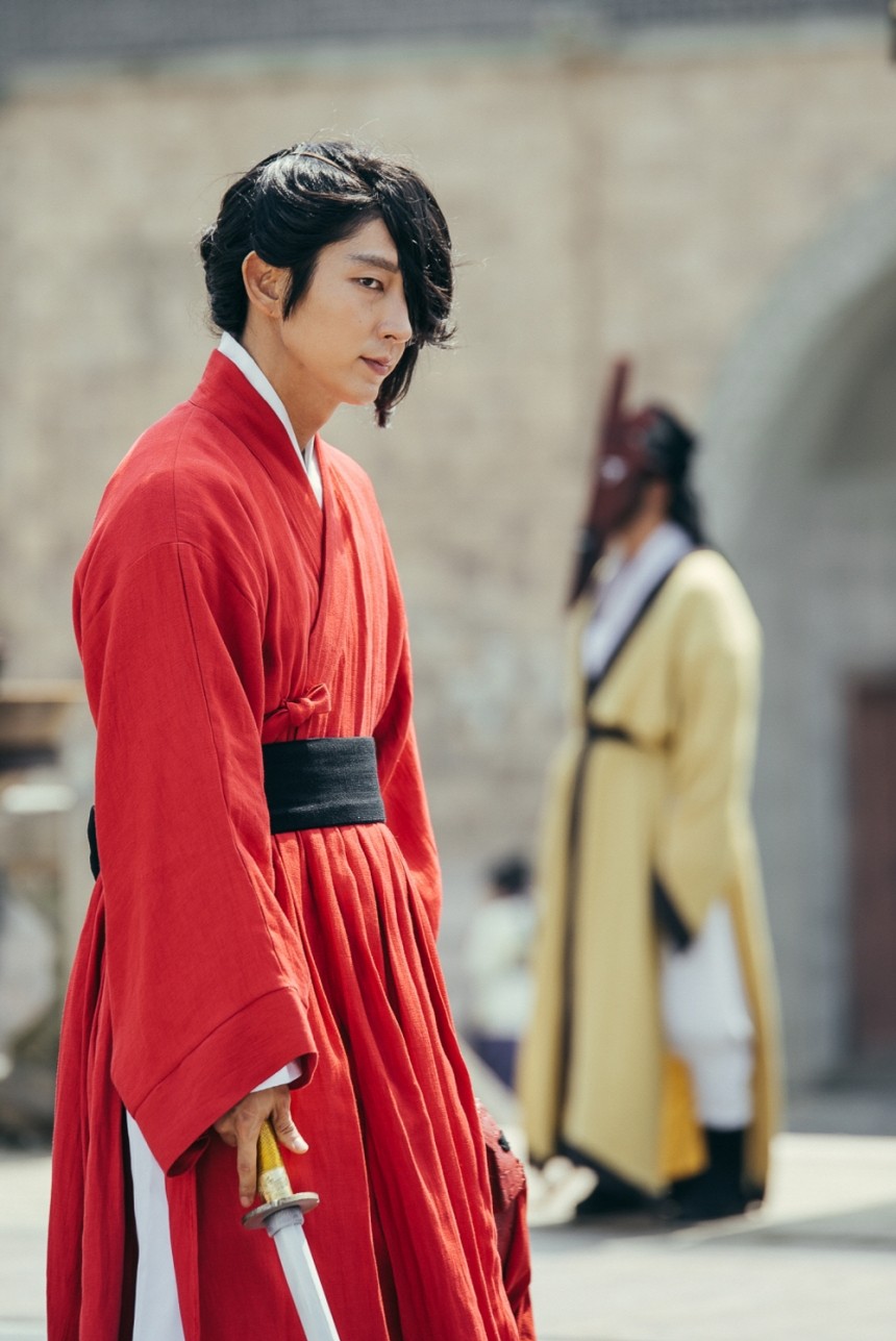 月の恋人 ｲ ｼﾞｭﾝｷﾞ おぼろげな目つきのﾋﾞﾊｲﾝﾄﾞｶｯﾄ公開 耳目集中 ウリ イ ジュンギさんの日常