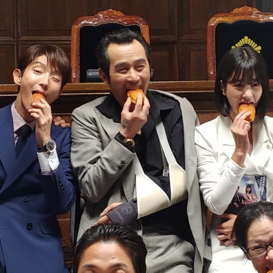 カン ジュウン Instagram パン団体で食べる姿認証写真 ウリ イ ジュンギさんの日常 カン ジュウン Instagram パン団体で食べる姿認証写真 ウリ イ ジュンギさんの日常