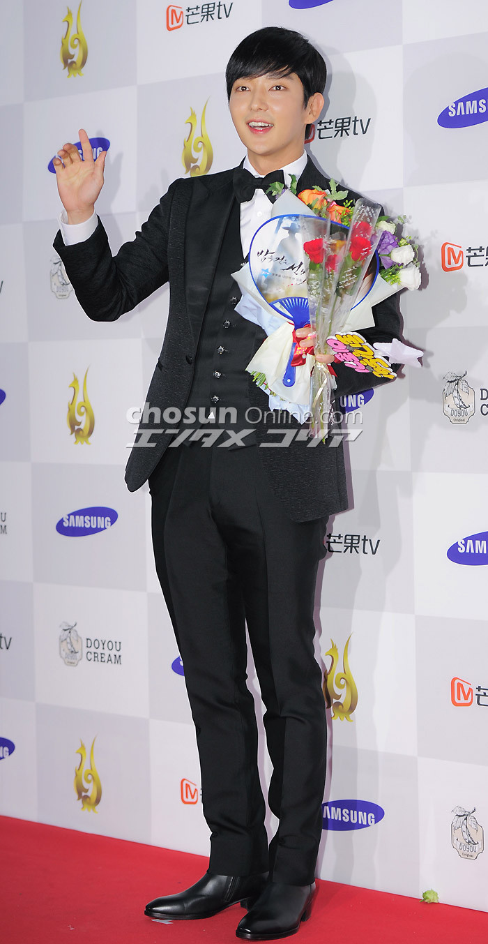 ソウルドラマアワード15 レッドカーペット 韓国ドラマ男性演技者賞 画像 ウリ イ ジュンギさんの日常 ソウルドラマアワード15 レッドカーペット 韓国ドラマ男性演技者賞 画像 ウリ イ ジュンギさんの日常