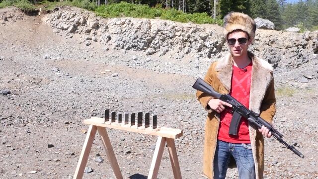 AK-74で撃たれても「iPhoneを胸ポケットに入れててよかったぜ」となるには何台必要か?実験してみた