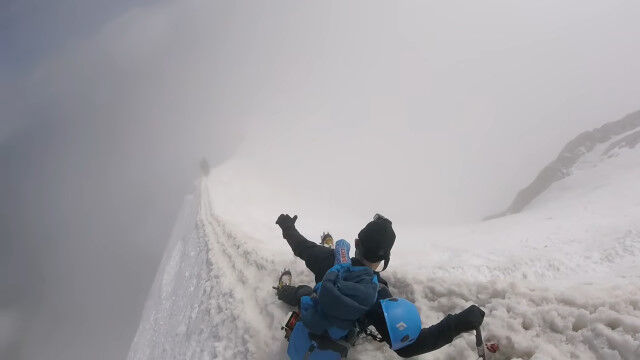 フランスの雪山で足を滑らせ、滑落した男性。冷静な行動で死を回避