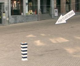 押した瞬間、過激なドラマが始まるボタンを街中に設置してみたドッキリ映像