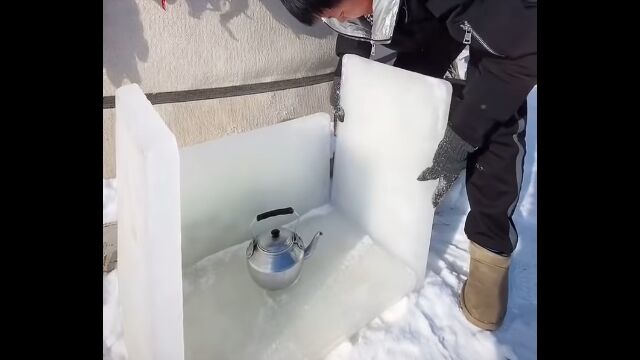 極寒の地にて、氷を使って自作した冷凍庫