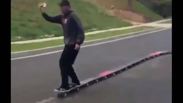 �������ȥܡ���ľ��ǡ֥५�ǥ����ܡ��פ��äƳڤ���Ȥ���ͷ��