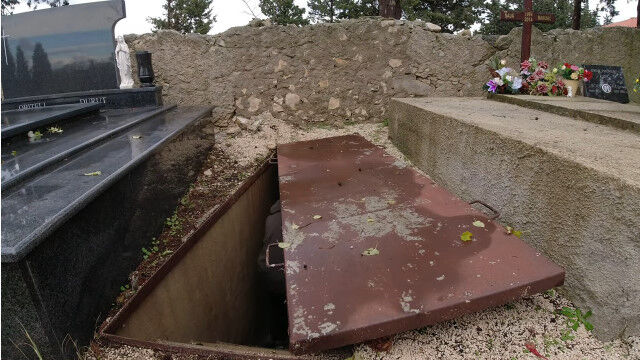 クロアチアの墓地の下に広がる地下空間。第二次大戦以前にイタリアが作ったという地下要塞「兄弟の十字架」