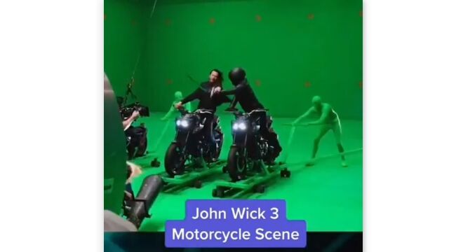 映画「ジョン・ウィック:パラベラム」のアクションシーン撮影舞台裏。バイクチェイスの本編比較映像